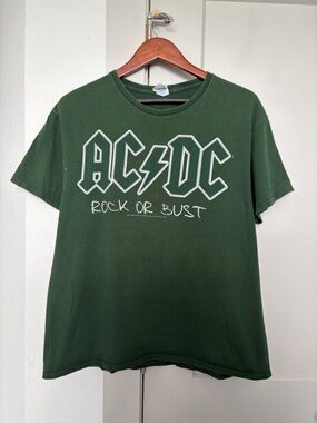 AC/DC 2015 ROCK OR BUST TOUR AUGUST 26 EAST NEW JERSEY EVENT SHIRT GREEN MEN’S L